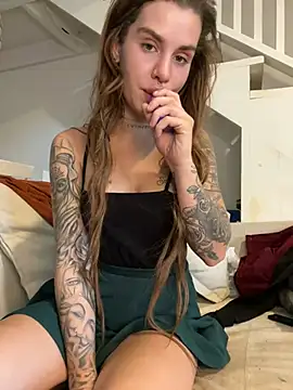 EmiliaCatalina online show from December 26, 2024, 8:21 pm