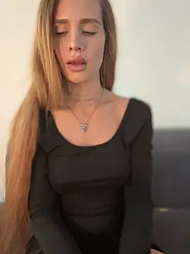 Snapshot of EmiliaCatalina chatting on June 27, 2026, 7:08 pm EmiliaCatalina online show from June 27, 2026, 7:08 pm