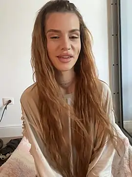 Snapshot of EmiliaCatalina chatting on August 1, 2026, 5:34 pm EmiliaCatalina online show from August 1, 2026, 5:34 pm