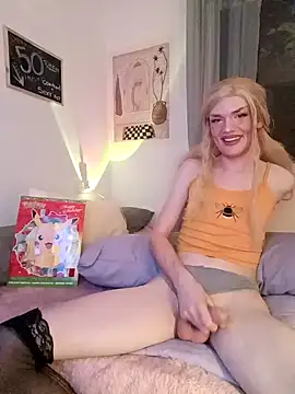 Snapshot of LillyAmore chatting on December 7, 2024, 7:10 pm LillyAmore online show from December 7, 2024, 7:10 pm