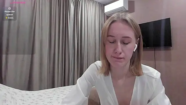 Snapshot of Mika_Ray chatting on November 26, 2025, 10:55 pm Mika Ray online show from November 26, 2025, 10:55 pm