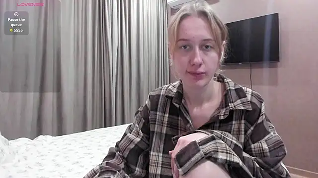 Snapshot of Mika_Ray chatting on November 27, 2025, 9:50 pm Mika Ray online show from November 27, 2025, 9:50 pm