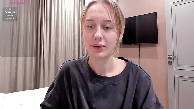 Snapshot of Mika_Ray chatting on December 13, 2025, 11:21 pm Mika Ray online show from December 13, 2025, 11:21 pm