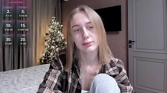 Snapshot of Mika_Ray chatting on December 18, 2025, 11:33 pm Mika Ray online show from December 18, 2025, 11:33 pm