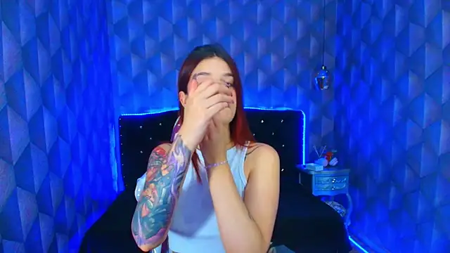 LiaHarryis online show from December 4, 2025, 7:33 pm