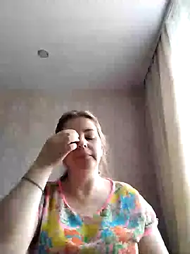 Lady nice cat online show from January 4, 2025, 6:09 am