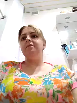 Lady nice cat online show from January 5, 2025, 9:26 am