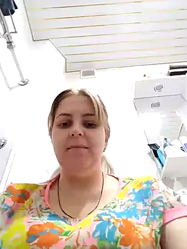 Lady nice cat online show from January 7, 2025, 11:37 am