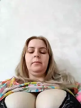 Lady nice cat online show from January 14, 2025, 4:25 am
