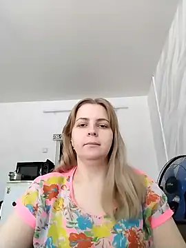 Lady nice cat online show from January 15, 2025, 6:22 am