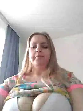 Lady nice cat online show from January 27, 2025, 7:35 am
