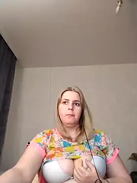 Lady nice cat online show from January 28, 2025, 12:11 pm