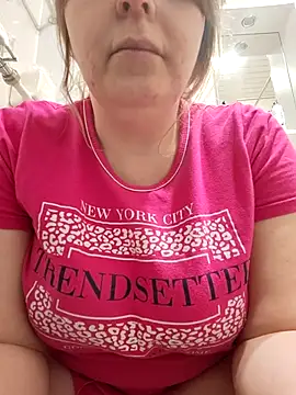 Lady nice cat online show from February 24, 2026, 11:19 am