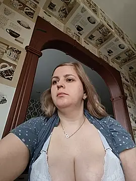 Lady nice cat online show from May 14, 2026, 2:07 am