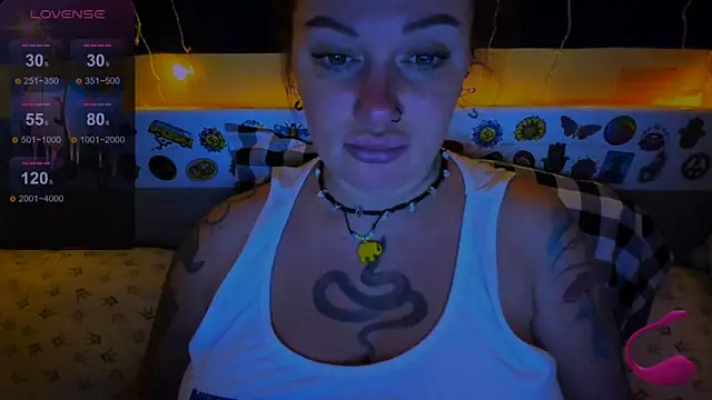EllieOz online show from December 2, 2024, 4:53 pm