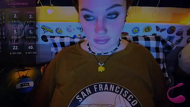 EllieOz online show from December 4, 2024, 9:13 pm