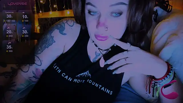 EllieOz online show from December 13, 2024, 2:16 pm