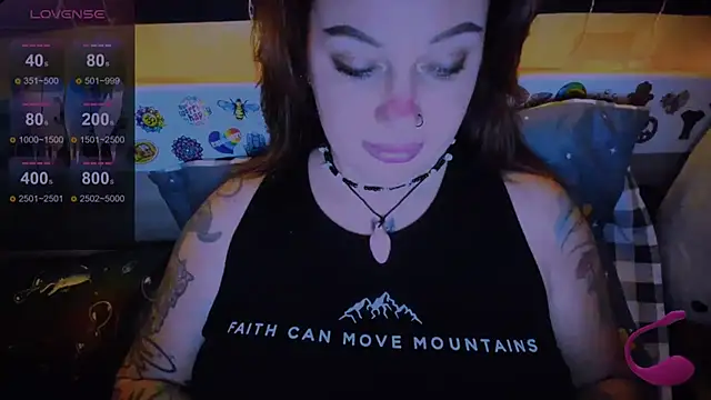 EllieOz online show from December 13, 2024, 8:26 pm