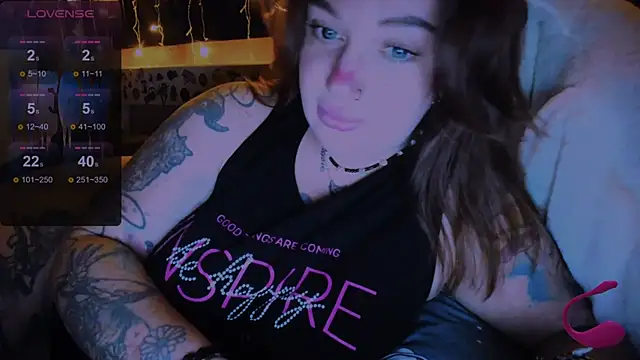 EllieOz online show from December 15, 2024, 5:20 pm
