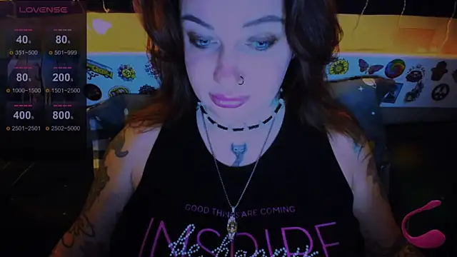 EllieOz online show from December 18, 2024, 4:06 pm