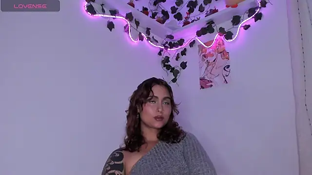 Violette-Ramirez01 online show from March 4, 2025, 11:11 pm