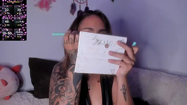 Snapshot of Violette-Ramirez01 chatting on November 26, 2025, 11:17 pm Violette-Ramirez01 online show from November 26, 2025, 11:17 pm