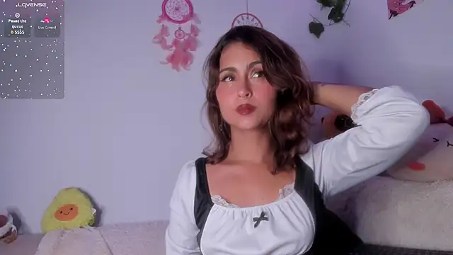 Snapshot of Violette-Ramirez01 chatting on December 21, 2025, 1:02 am Violette-Ramirez01 online show from December 21, 2025, 1:02 am