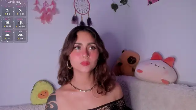 Snapshot of Violette-Ramirez01 chatting on January 13, 2026, 1:22 am Violette-Ramirez01 online show from January 13, 2026, 1:22 am