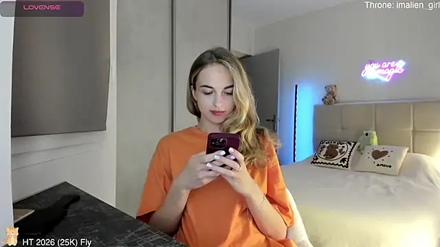 Snapshot of Miss_Aliannaa chatting on July 1, 2026, 8:19 pm Miss Aliannaa online show from July 1, 2026, 8:19 pm