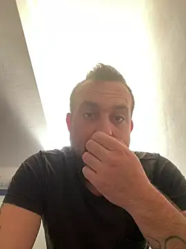 cosmin9000 online show from June 14, 2026, 7:43 am