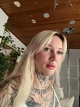 Snapshot of Stella-Kink chatting on December 7, 2024, 12:02 pm Stella-Kink online show from December 7, 2024, 12:02 pm