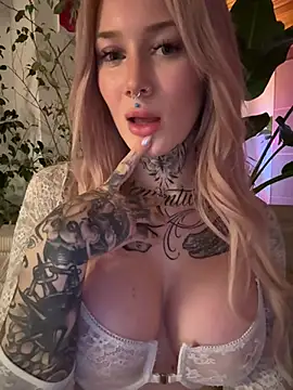 Snapshot of Stella-Kink chatting on February 22, 2025, 10:40 am Stella-Kink online show from February 22, 2025, 10:40 am