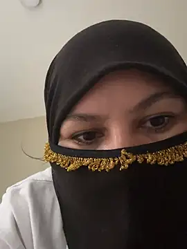 Snapshot of Amina_hafsa chatting on July 18, 2026, 6:12 pm Amina hafsa online show from July 18, 2026, 6:12 pm