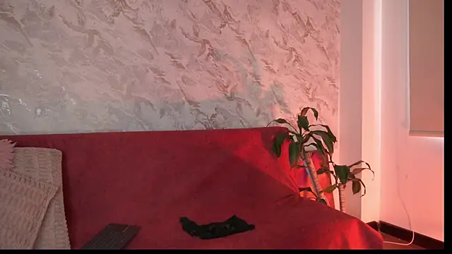 roselinedior online show from September 20, 2025, 2:51 pm