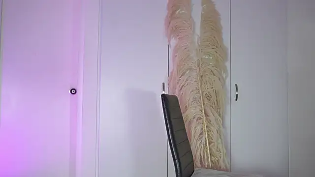 roselinedior online show from October 9, 2025, 1:53 pm