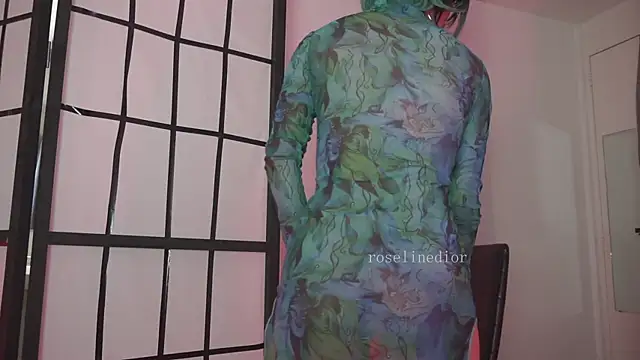 Snapshot of roselinedior chatting on April 20, 2026, 1:36 pm roselinedior online show from April 20, 2026, 1:36 pm