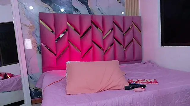 daddyissuesss  online show from December 22, 2025, 7:55 pm