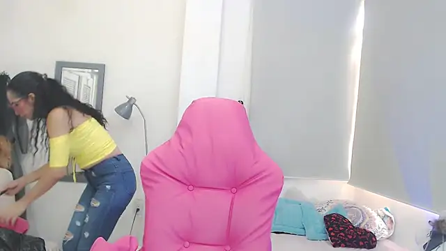 Snapshot of sasha_mom69_ chatting on March 24, 2026, 2:33 pm sasha mom69 online show from March 24, 2026, 2:33 pm