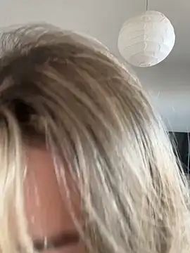 curvyflawless online show from January 6, 2025, 9:08 am