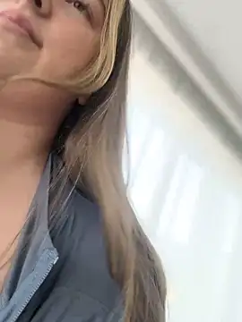 curvyflawless online show from January 10, 2025, 12:15 pm