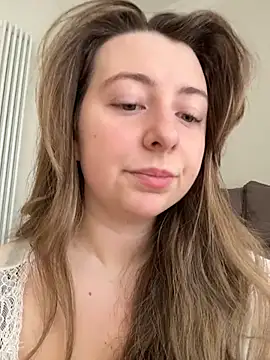 curvyflawless online show from March 5, 2026, 8:10 am