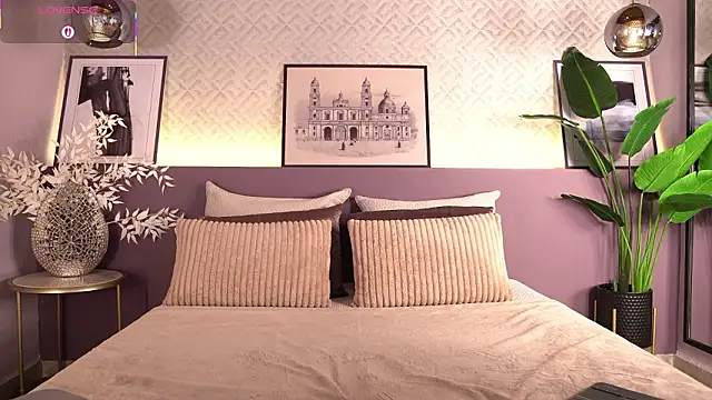 Snapshot of ElleDiane chatting on March 18, 2026, 10:35 pm ElleDiane online show from March 18, 2026, 10:35 pm