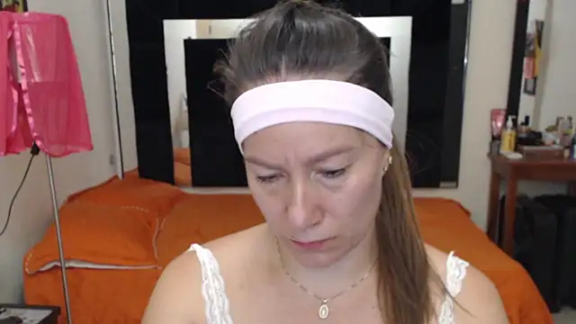 Snapshot of CATRINA-83 chatting on October 4, 2025, 11:52 am CATRINA-83 online show from October 4, 2025, 11:52 am