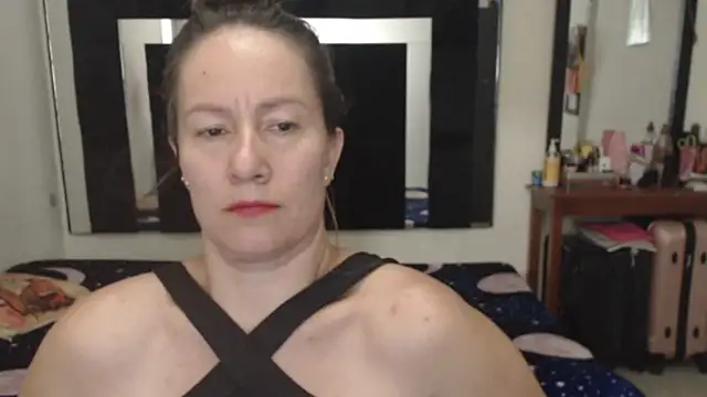 Snapshot of CATRINA-83 chatting on October 15, 2025, 12:33 am CATRINA-83 online show from October 15, 2025, 12:33 am