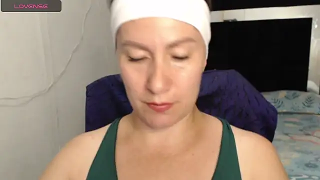 CATRINA-83 online show from May 5, 2026, 11:02 pm