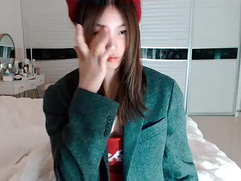 -Lucky Girl online show from December 11, 2024, 11:08 am