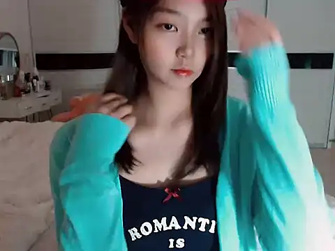 -Lucky Girl online show from December 13, 2024, 12:17 pm
