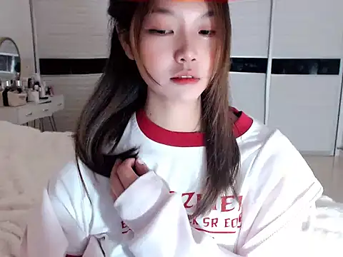 -Lucky Girl online show from December 14, 2024, 4:20 pm
