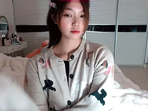 -Lucky Girl online show from December 15, 2024, 2:59 pm