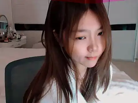 -Lucky Girl online show from December 17, 2024, 3:17 am